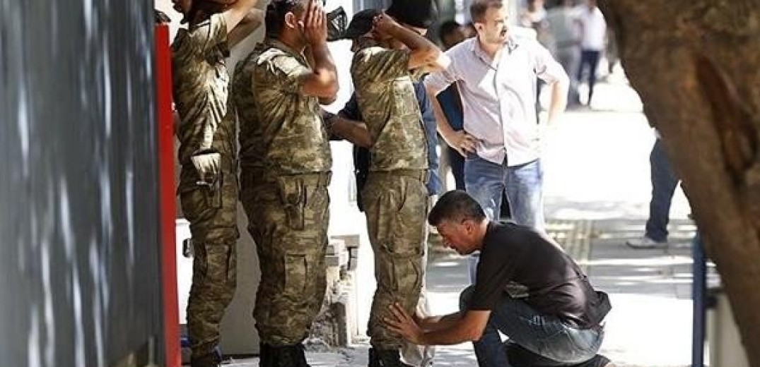 Σε εξέλιξη συλλήψεις 100 Τούρκων στρατιωτικών