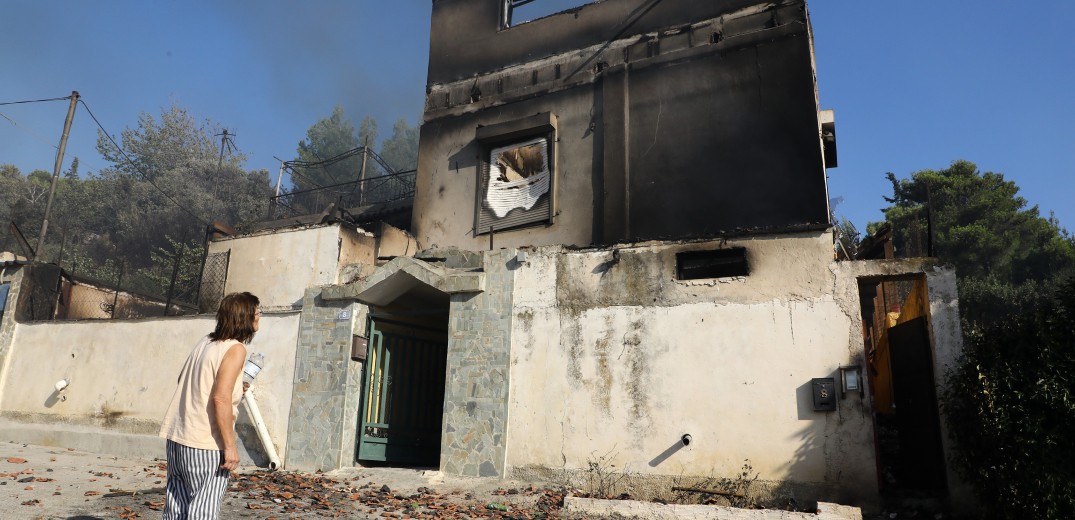 Πύρινος εφιάλτης στην Πεντέλη- 5 ενεργά μέτωπα - Κάηκαν σπίτια - Αγωνία για τους κατοίκους (φωτογραφίες)