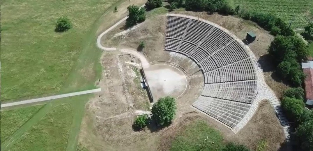 ΚΘΒΕ: «Αριστοφάνης – Ηρώνδας Contra tempo» στο αρχαίο θέατρο Δίου