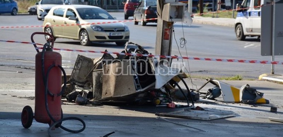 Σοκαριστικό ατύχημα στη Βέροια - Φορτηγό έπεσε σε αντλία πρατηρίου καυσίμων (βίντεο)
