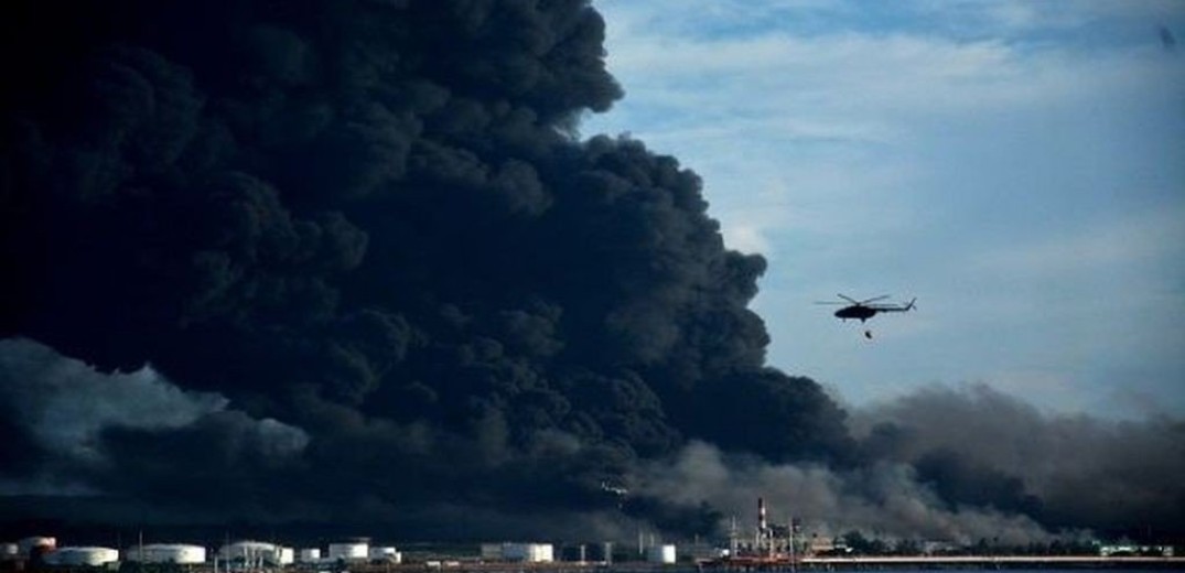 Συνεχίζεται η καταστροφική πυρκαγιά στις πετρελαϊκές εγκαταστάσεις στην Κούβα (βίντεο)