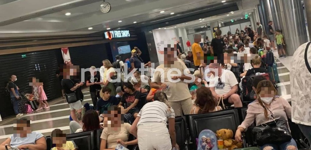 Απίστευτη ταλαιπωρία στο αεροδρόμιο «Μακεδονία» - Εκατοντάδες επιβάτες περιμένουν 7 ώρες να πετάξουν για Βουκουρέστι (φωτ.)