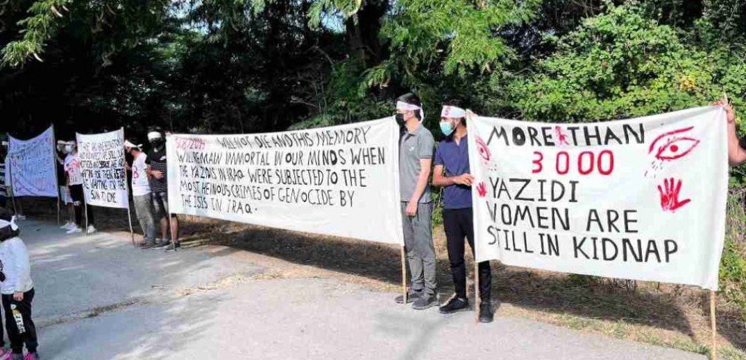 Με ευχαριστίες προς την Ελλάδα και δάκρυα οι Γεζίντι τίμησαν την επέτειο μνήμης της Γενοκτονίας (βίντεο)