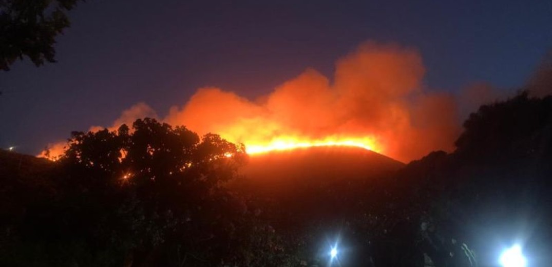 Ιταλία: Πυρκαγιά στο μικρό νησί Παντελερία – Ο Τζόρτζιο Αρμάνι χρειάστηκε να απομακρυνθεί από τη βίλα του