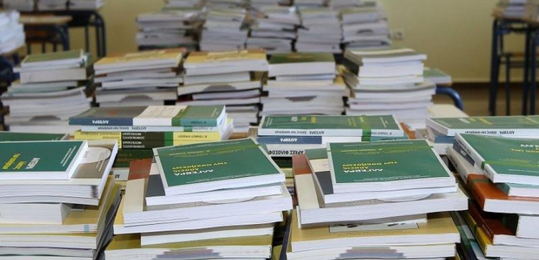 ΥΠΑΙΘ: «Πράσινο φως» για την υλοποίηση του «Πολλαπλού Βιβλίου» στα σχολεία	