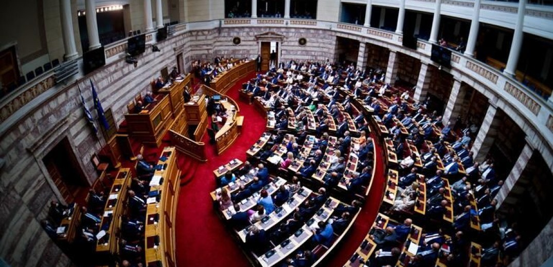 Με αντιπολιτευτικές «ριπές» η συζήτηση στη Βουλή για τον προϋπολογισμό του 2023