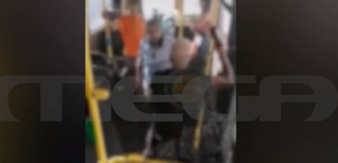 Χαμός σε λεωφορείο: &quot;Σκοτώθηκαν&quot; οδηγός και επιβάτης για τη μάσκα - Τι λέει ο ΟΑΣΘ (βίντεο)
