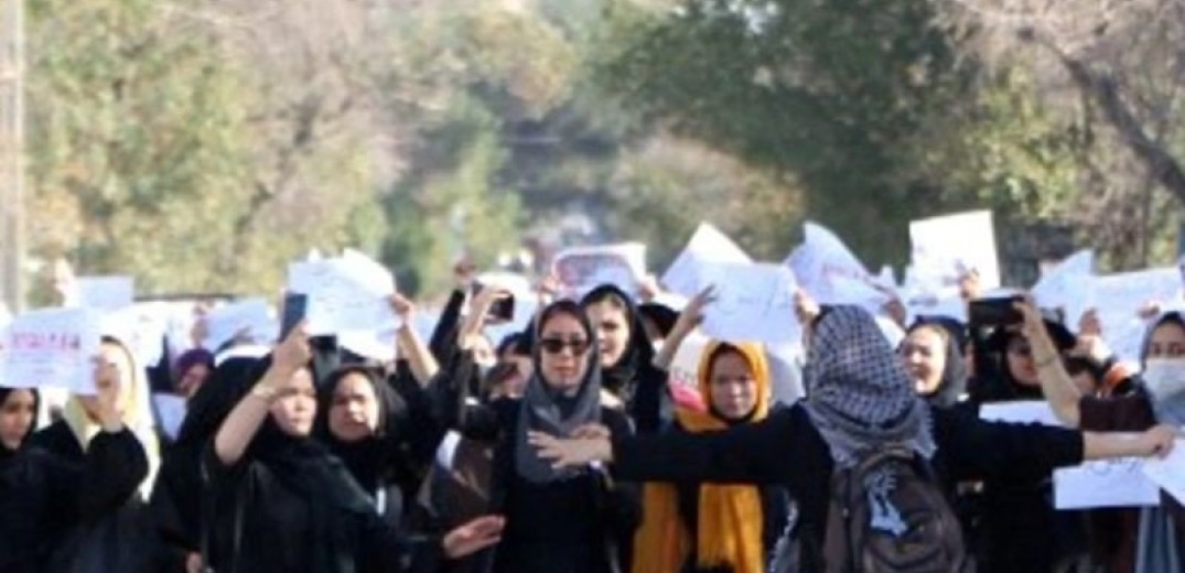 Φοιτήτριες διαδήλωσαν στο Αφγανιστάν απαιτώντας πρόσβαση στην εκπαίδευση (βίντεο)
