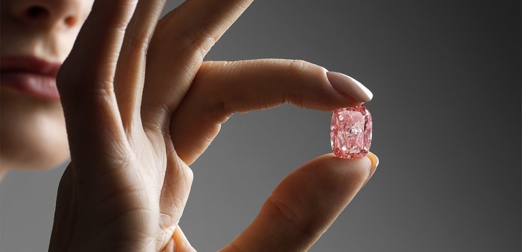Το δεύτερο μεγαλύτερο ροζ διαμάντι πουλήθηκε σε τιμή που φέρνει ίλιγγο