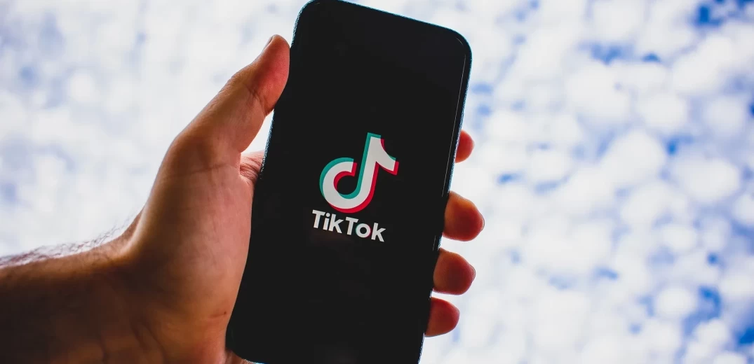 Ευρωπαϊκή Επιτροπή: Εκτός υπηρεσιακών συσκευών το TikTok για λόγους κυβερνοασφάλειας