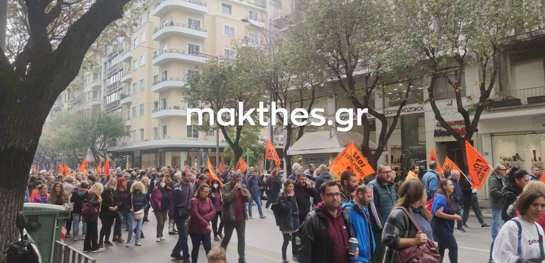 Θεσσαλονίκη: Μολότοφ, χημικά και πετροπόλεμος στην πορεία της εξωκοινoβουλευτικής αριστεράς - 8 προσαγωγές (βίντεο, φωτ.)