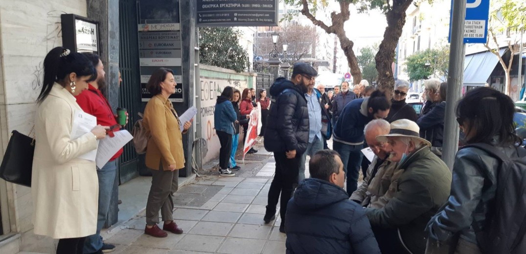 Θεσσαλονίκη: Διαμαρτυρία ενάντια στον πλειστηριασμό της κατοικίας χαμηλοσυνταξιούχου δασκάλου 