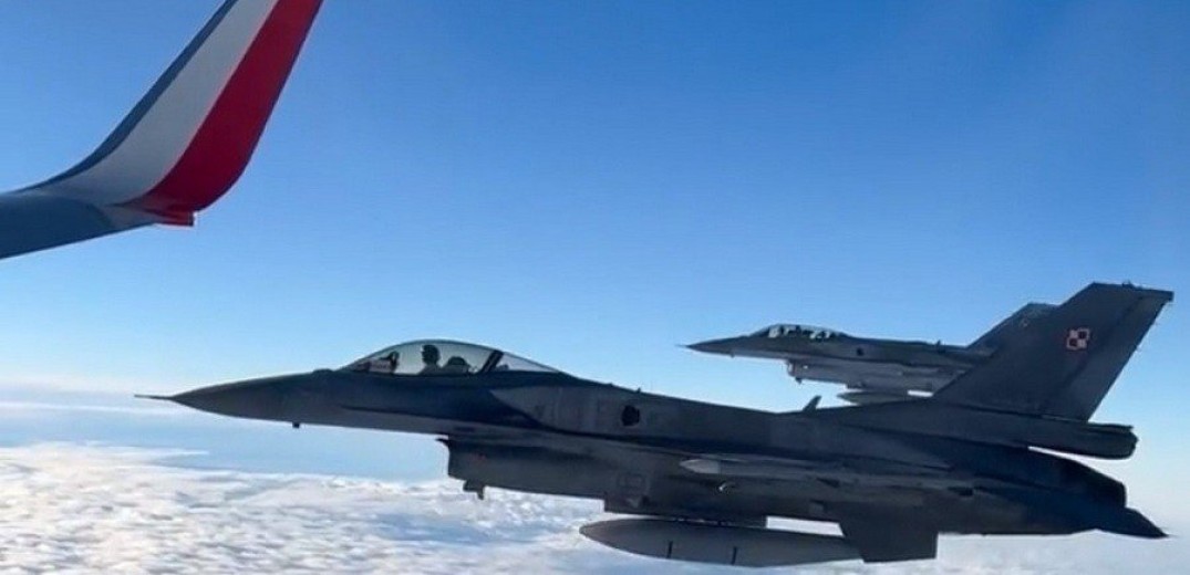 Δύο F-16 συνόδευσαν το αεροπλάνο της εθνικής Πολωνίας στο ταξίδι για το Κατάρ (βίντεο)