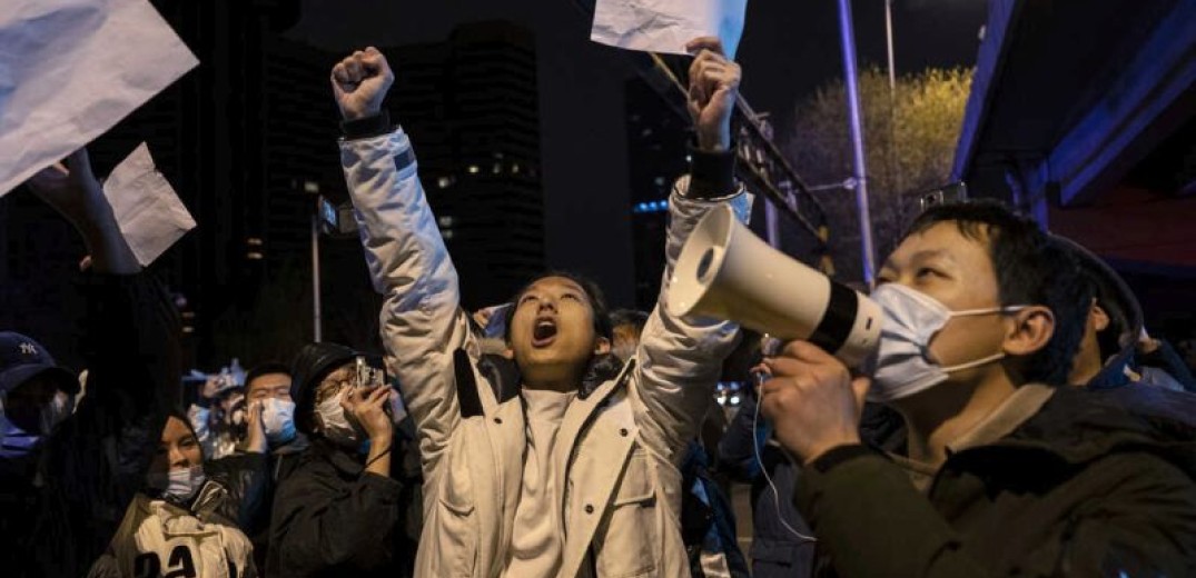 Κίνα: Επεισόδια σε νέες διαδηλώσεις στην Γκουάνγκτζου – Το μεγαλύτερο κύμα πολιτικής ανυπακοής εδώ και 10 χρόνια (βίντεο)