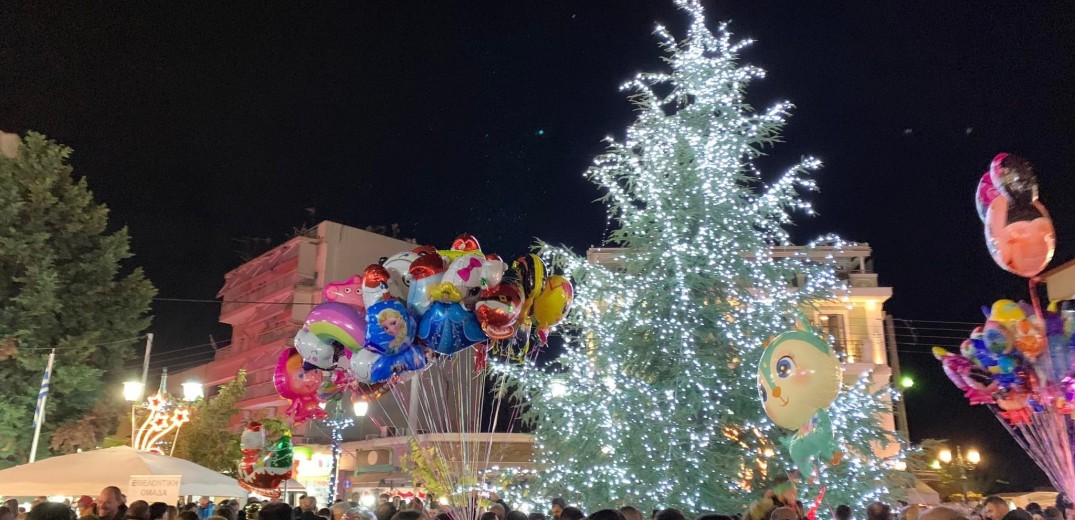 Μύρισε Χριστούγεννα στον Λαγκαδά - Φωταγώγηση του δέντρου στην πλατεία (φωτ.)