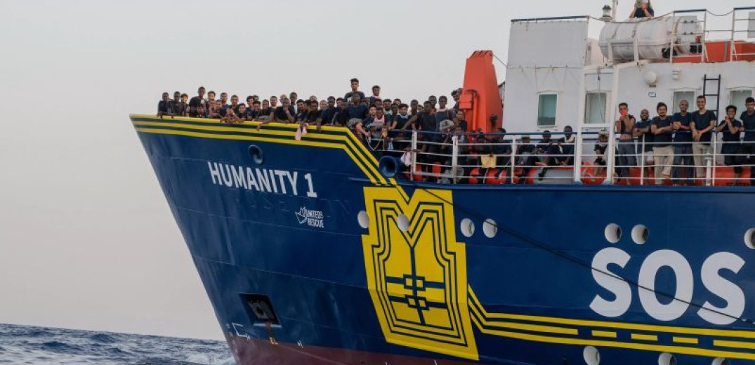 Πλοίο ΜΚΟ με 261 πρόσφυγες και μετανάστες ζήτησε άδεια να ελλιμενιστεί σε Ιταλία ή Μάλτα