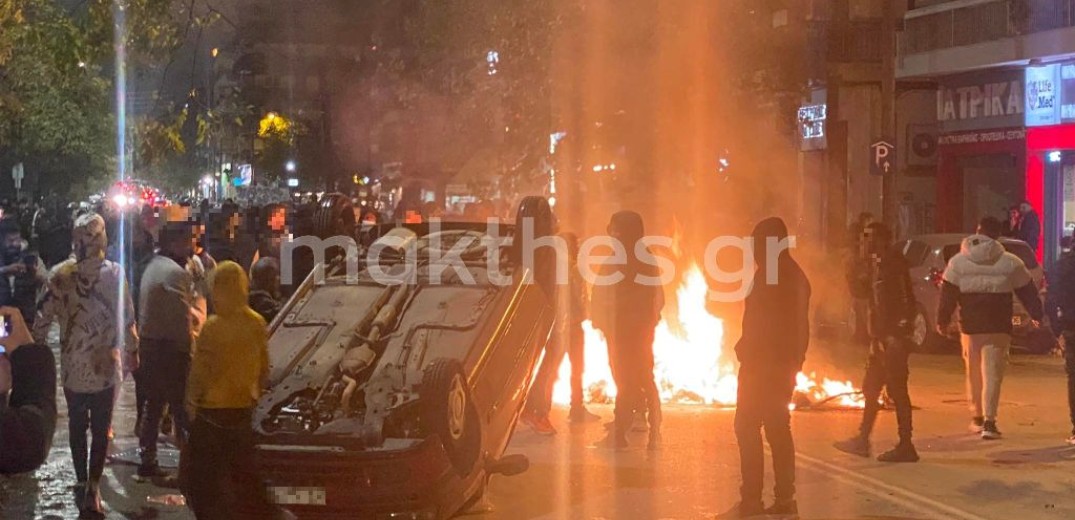 Θεσσαλονίκη: Φωτιές και ένταση έξω από το Ιπποκράτειο για τον 16χρονο Ρομά που χτυπήθηκε από σφαίρα αστυνομικού (φωτ.)