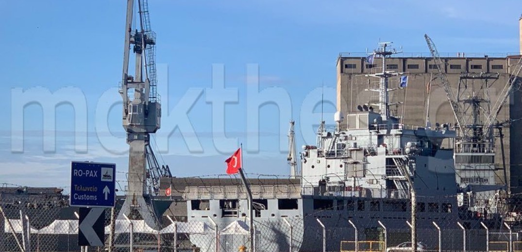 Τι κάνει ένα τουρκικό αρματαγωγό δεμένο στο λιμάνι της Θεσσαλονίκης; (φωτ.)