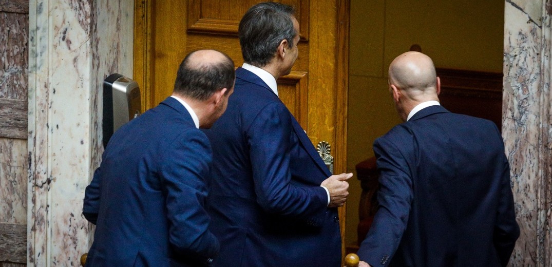 Βουλή: Στο «κόκκινο» η αντιπαράθεση στη Βουλή - Αποχώρηση Μητσοτάκη,  επίθεση Τσίπρα (βίντεο)