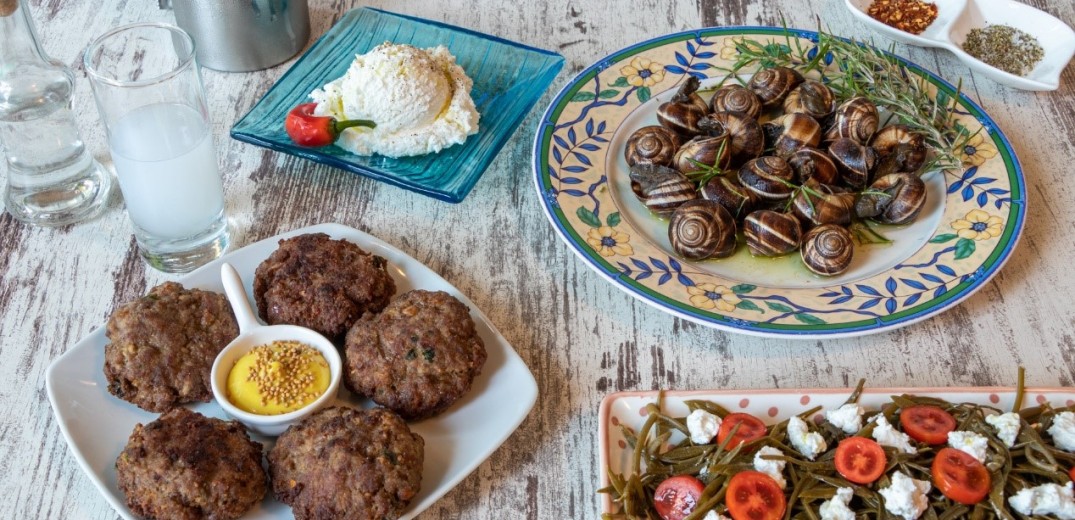 Το ουζερί Κληματσίδα ήρθε για να μας θυμίσει την αξία των αυθεντικών, ελληνικών γεύσεων