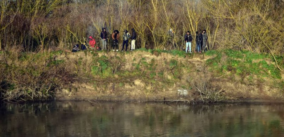 330 μετανάστες σε νησίδα στον Έβρο: Οι Τούρκοι τους καλούσαν πίσω με ντουντούκες (βίντεο)