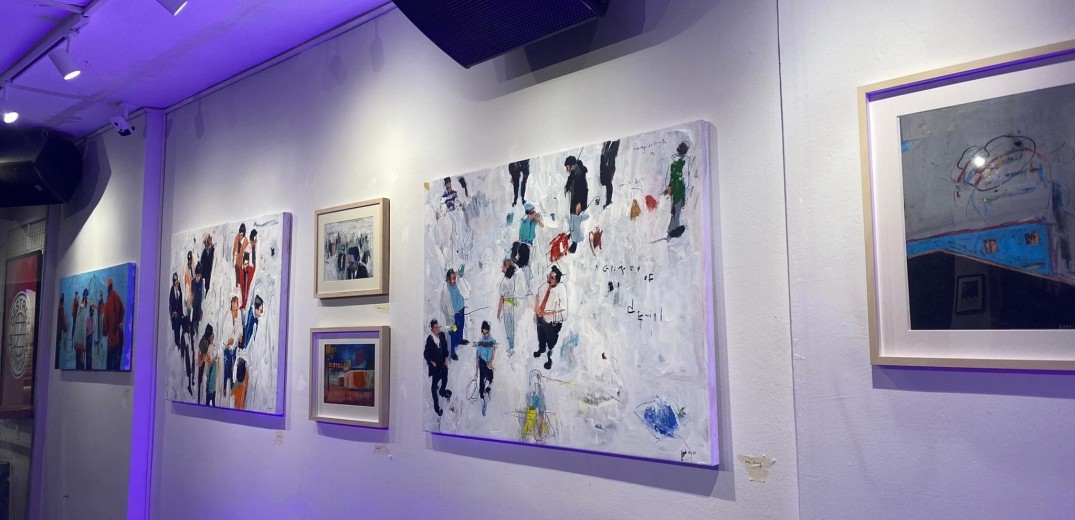 «Liminal spaces»: Η νέα έκθεση ζωγραφικής του Αχιλλέα Μεσάικου άνοιξε τις πύλες της για το κοινό (φωτ.)