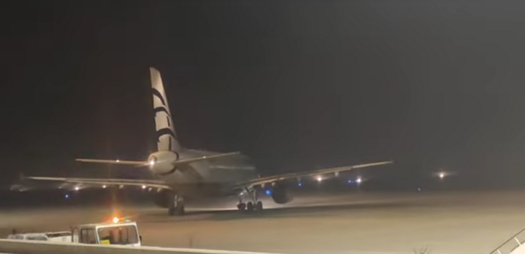 Ιωάννινα: Απογείωση για... γερά νεύρα - Χάθηκε στην ομίχλη αεροπλάνο (βίντεο)