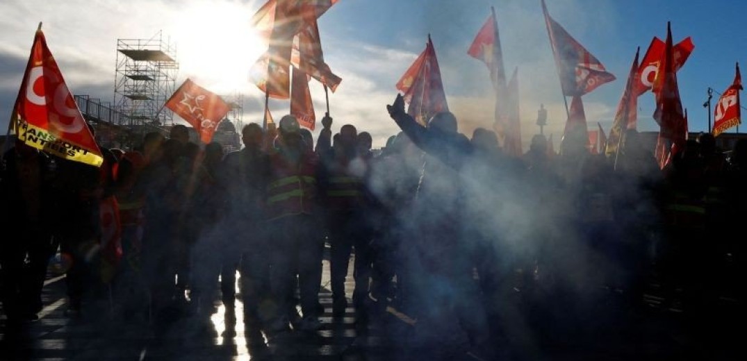 Γαλλία-συνταξιοδοτικό: Συγκρούσεις αστυνομικών-διαδηλωτών στην Πλας ντε λα Κονκόρντ