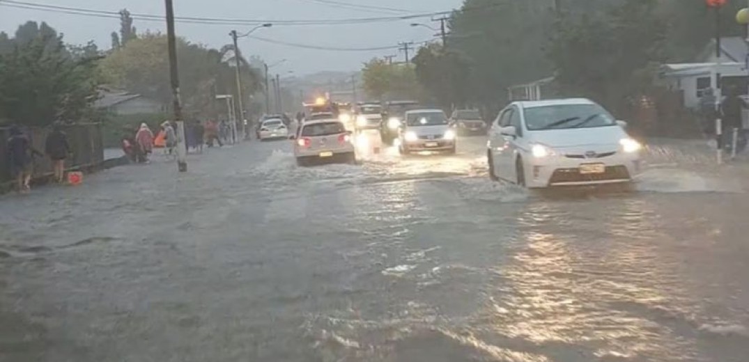 Καταρρακτώδεις βροχές και πλημμύρες στη Νέα Ζηλανδία: Πνίγηκε το Όκλαντ - Ματαιώθηκε η συναυλία του Έλτον Τζον