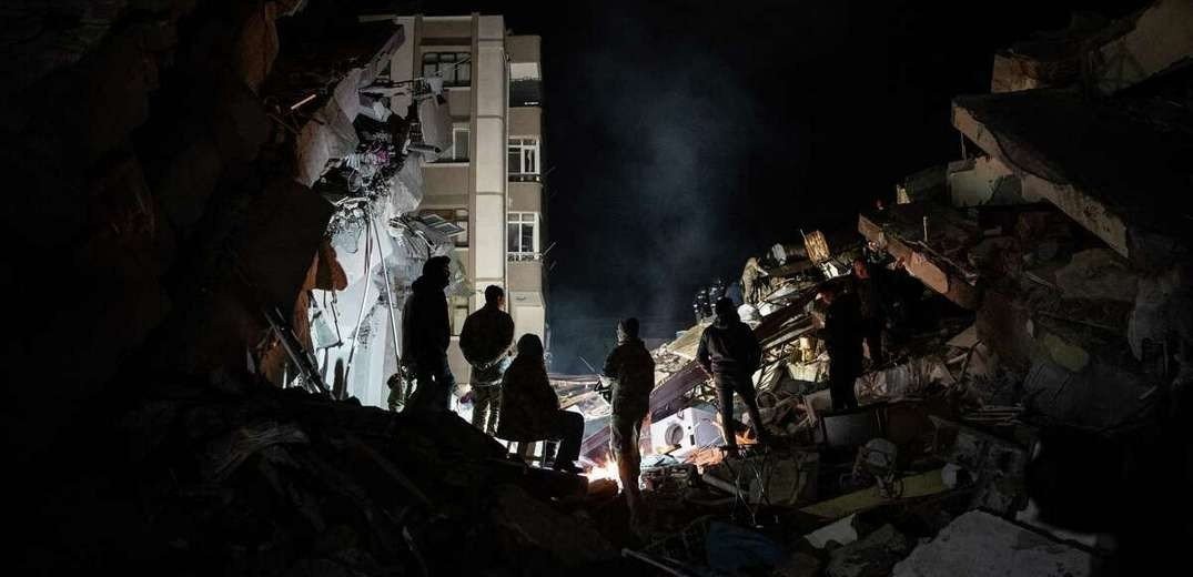 Βίντεο από τη στιγμή του σεισμού στην Τουρκία: Σκοτάδι, λάμψεις και ένας ανατριχιαστικός ήχος