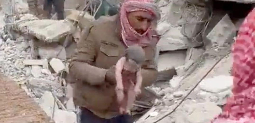 Συρία: Χιλιάδες αιτήματα για υιοθεσία της Aya, του βρέφους που γεννήθηκε κάτω από τα συντρίμμια (βίντεο)