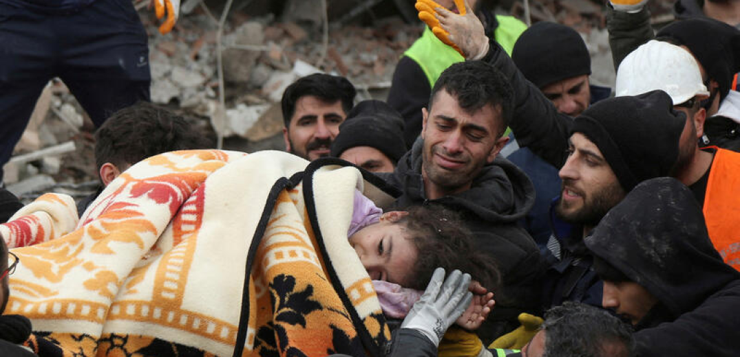 Φονικός σεισμός 7,8 Ρίχτερ: Ξεπέρασαν τους 3.600 οι νεκροί σε Τουρκία και Συρία - Έρευνες για παγιδευμένους σε πολικές συνθήκες (βίντεο)
