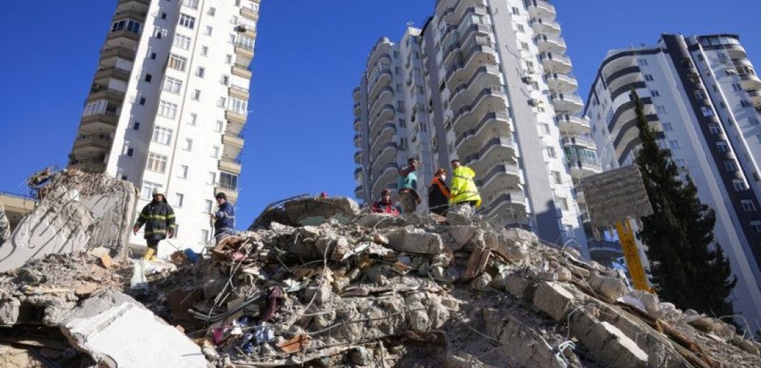 Τουρκία: Συνελήφθη ενώ προσπαθούσε να φύγει από τη χώρα ο κατασκευαστής ενός 12όροφου κτιρίου που κατέρρευσε στο Χατάι