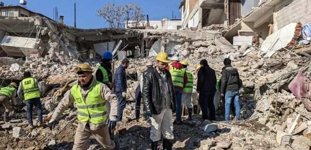 Φονικός σεισμός: Τούρκοι βάλλουν κατά Σύριων προσφύγων - Τους κατηγορούν για λεηλασίες