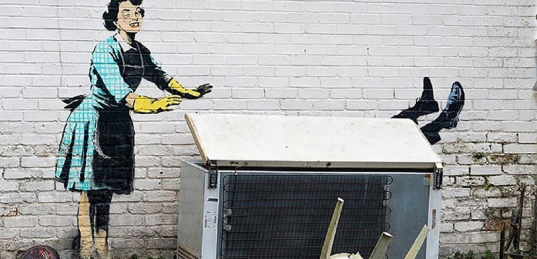 Ο Banksy έκανε τοιχογραφία για τον Άγιο Βαλεντίνο με μήνυμα για την ενδοοικογενειακή βία