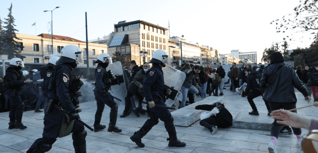 ΣΥΡΙΖΑ: Η ειρηνική συγκέντρωση εκπαιδευτικών και σπουδαστών χτυπήθηκε ανηλεώς (φωτ.)