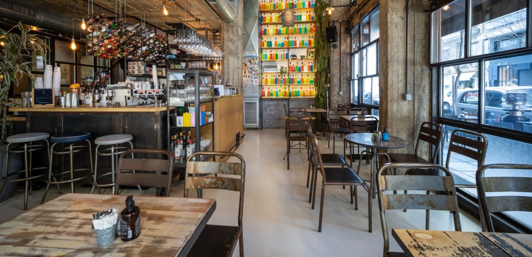 «Pantheon Bar»: Ένα από τα πιο ιστορικά café - bars της Θεσσαλονίκης, συνεχίζει να μοιράζει… strong feelings