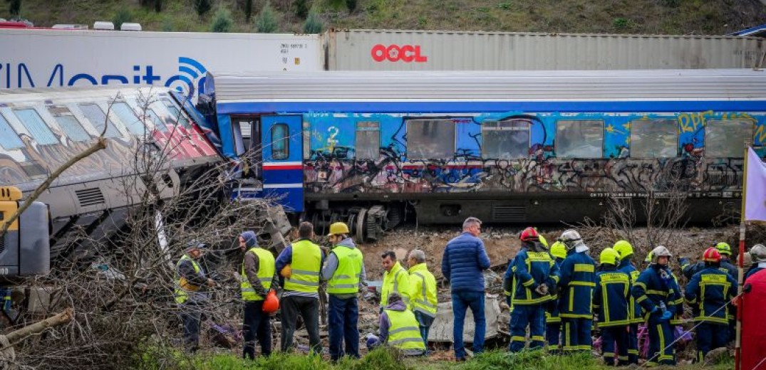Σύγκρουση τρένων στα Τέμπη: «Στο νεκροτομείο υπάρχουν 44 νεκροί και ένας σάκος με διάσπαρτα μέλη» (βίντεο)