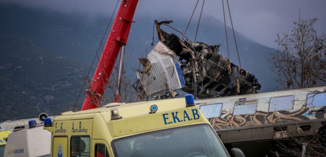 ΚΝΕ: Προκλητική η στάση της κυβέρνησης για τις οικογένειες των πληγέντων από το έγκλημα στα Τέμπη