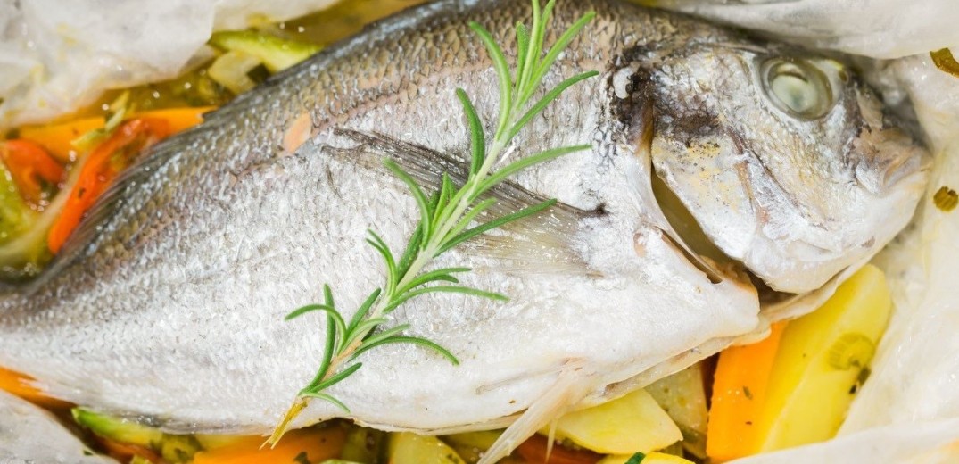 «Εν Θαλάσση Φρέσκο Ψάρι & Ψητό»: Όλη η φρεσκάδα και η νοστιμιά της θάλασσας στο πιάτο σας