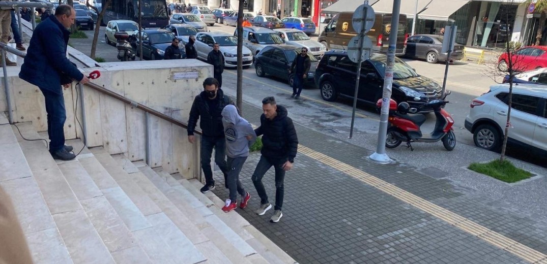 Θεσσαλονίκη: Στα δικαστήρια ο απόστρατος που προσπάθησε να ανατιναχτεί μαζί με τα παιδιά του