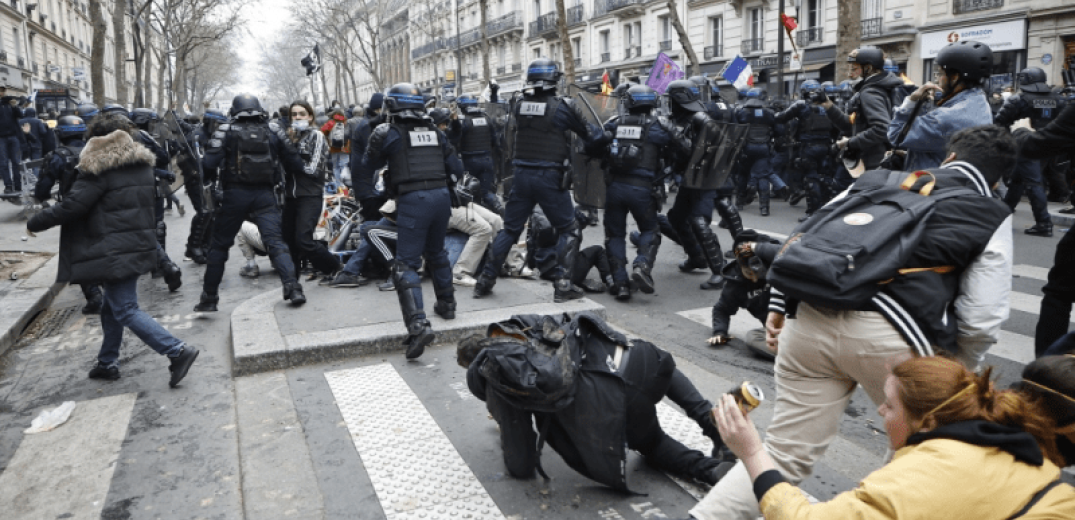 Οι Γάλλοι επιμένουν: Πάνω από 1 εκατ. πολίτες διαδήλωσαν και σήμερα κατά του συνταξιοδοτικού (βίντεο & φωτ.)