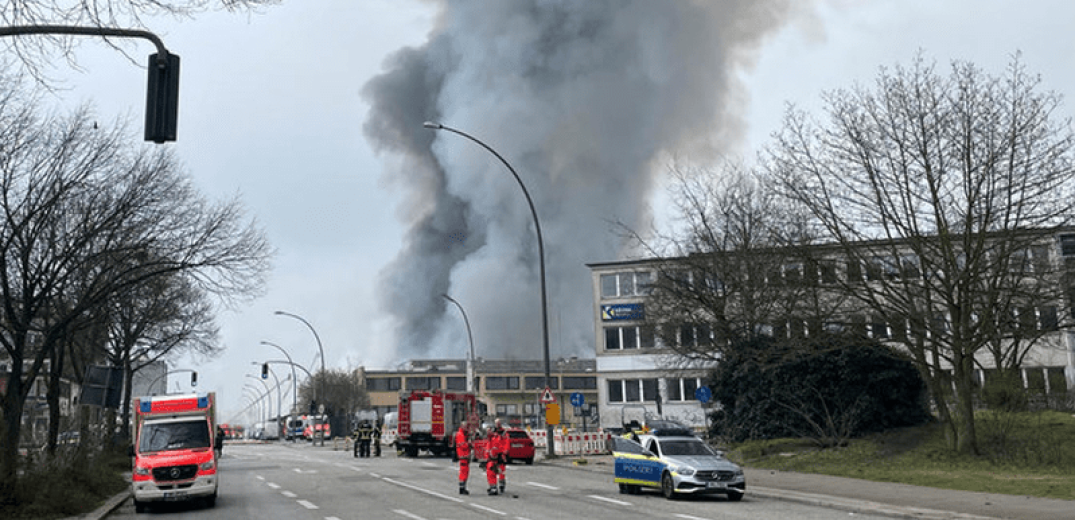 Συναγερμός στο Αμβούργο για τοξικό σύννεφο μετά από πυρκαγιά σε αποθήκες (βίντεο)