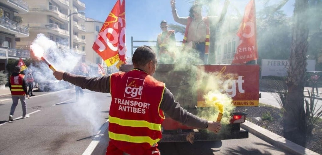 Διαδήλωση στις Κάννες κατά της μεταρρύθμισης Μακρόν - Εργαζόμενοι έκοψαν το ρεύμα στο Φεστιβάλ Καννών (βίντεο)