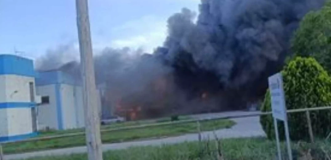 Λάρισα: Στις φλόγες το εργοστάσιο της Βιοκαρπέτ - Μεγάλο σύννεφο μαύρου καπνού (βίντεο, φωτ.) 