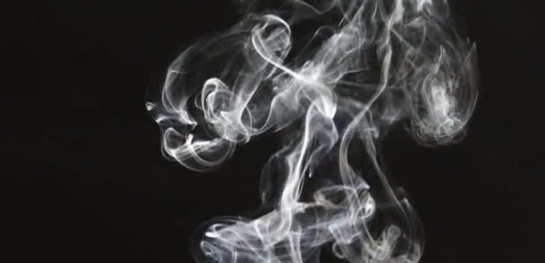 Έρευνα: Οι συσκευές θέρμανσης καπνού προκαλούν ίδια προβλήματα με το τσιγάρο στους πνεύμονες
