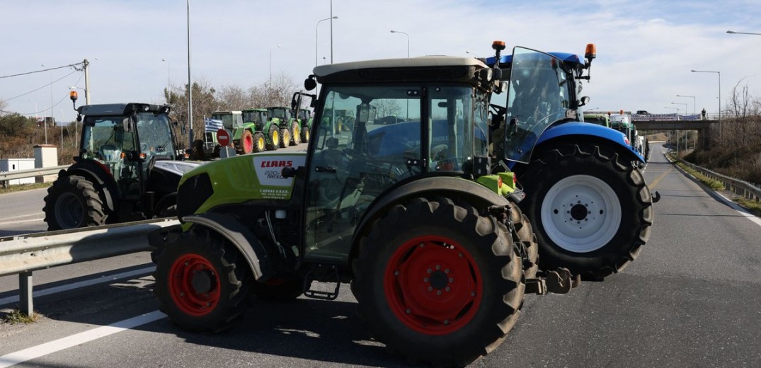 Αγρότες:  Κλειστή απο μπλόκο αγροτών η Ε.Ο Θεσσαλονίκης- Ν. Μουδανιών μέχρι τις 8 το βράδυ