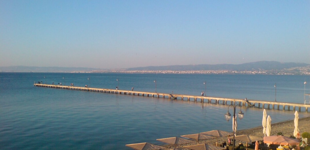 Θεσσαλονίκη: Στον Θερμαϊκό ο πρώτος θαλάσσιος φωτοβολταϊκός σταθμός - Πού χωροθετείται
