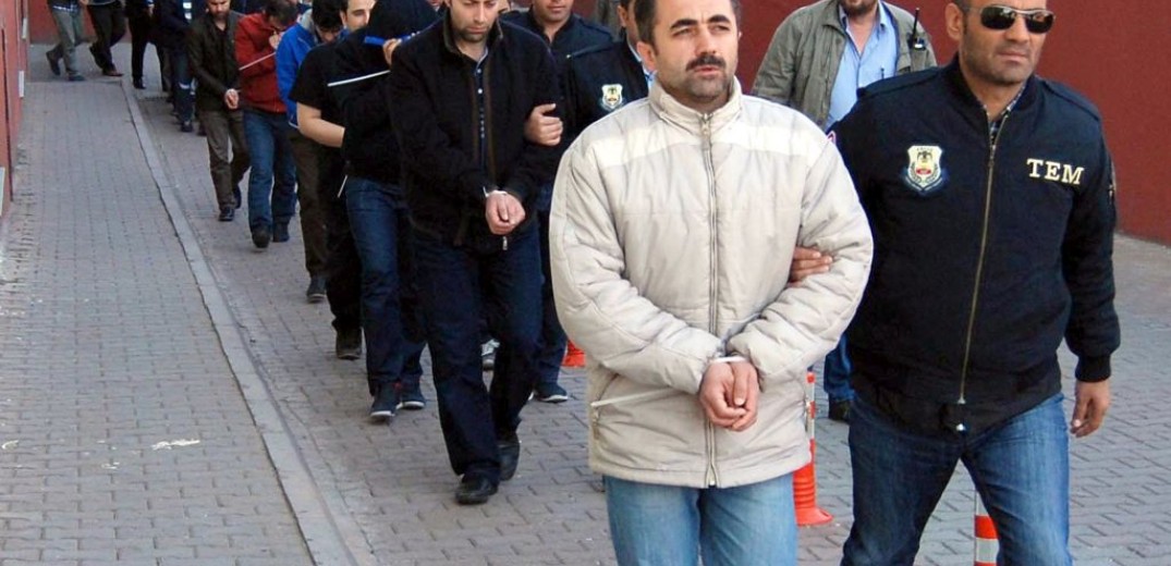 Τουλάχιστον 946 (&#33;) συλλήψεις για διασυνδέσεις με τον Γκιουλέν στην Τουρκία