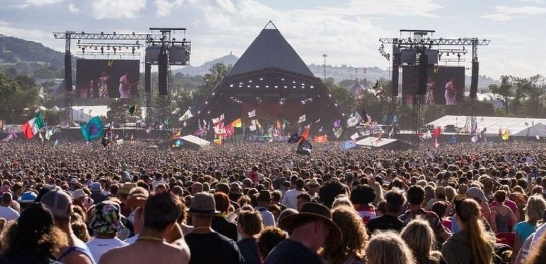 Βρετανία: Το Μουσικό Φεστιβάλ Γκλάστονμπερι απαγόρευσε τα πλαστικά μπουκάλια&#33; 